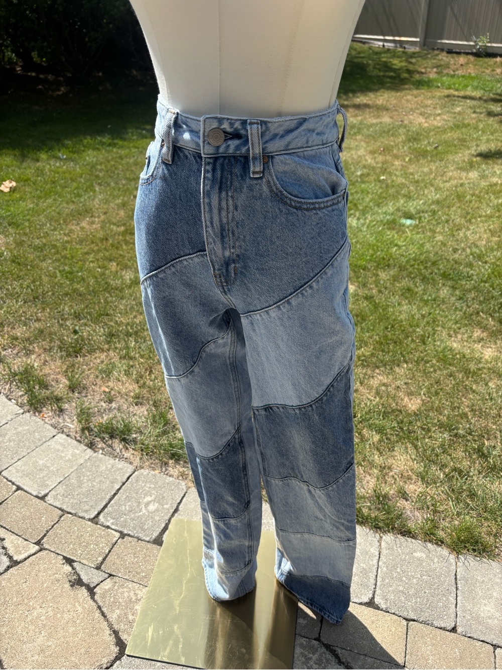 Two-Tone Patchwork Jeans - Picture 4 of 8